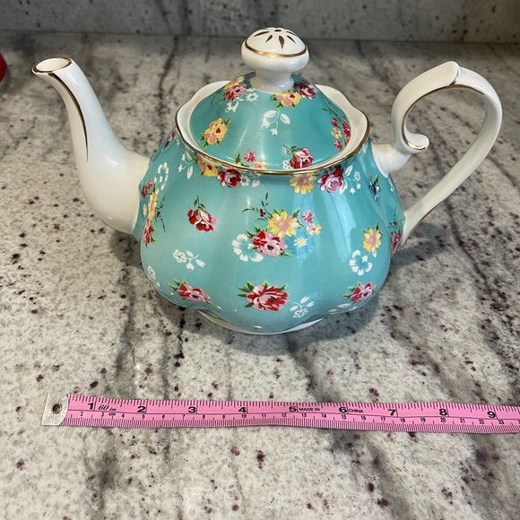 Elegant Floral Teapot in Blue and White - Picture 7 of 7